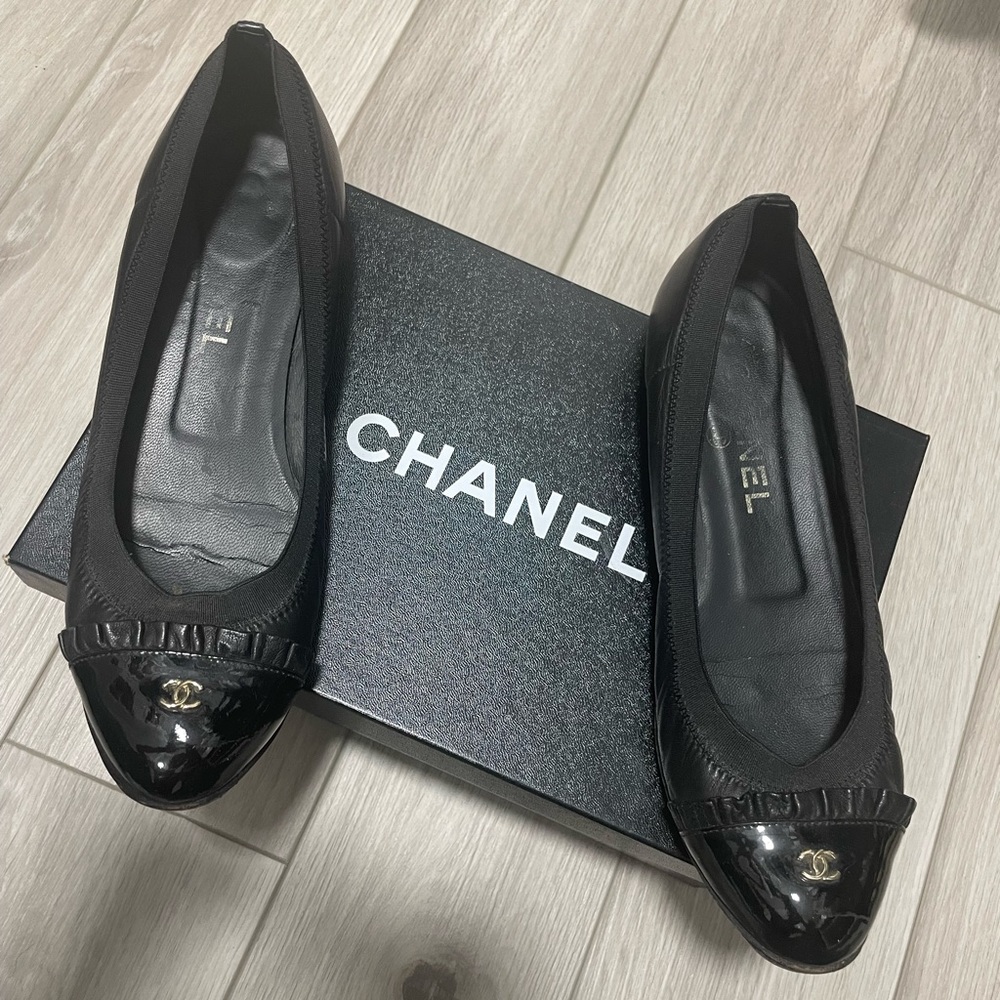 CHANEL Black Ballet Flats 38